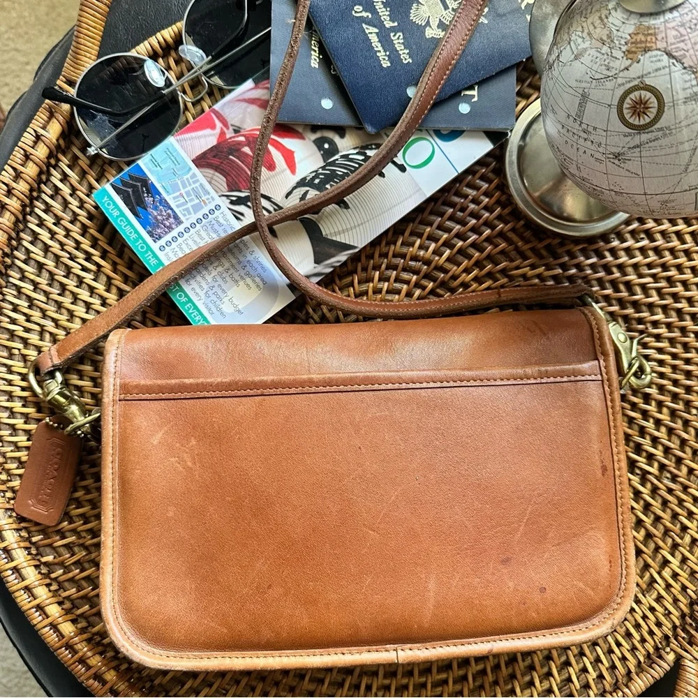 COACH British Tan Leather 1980’s Penny Pocket Crossbody Clutch Purse Vintage - Picture 3 of 14